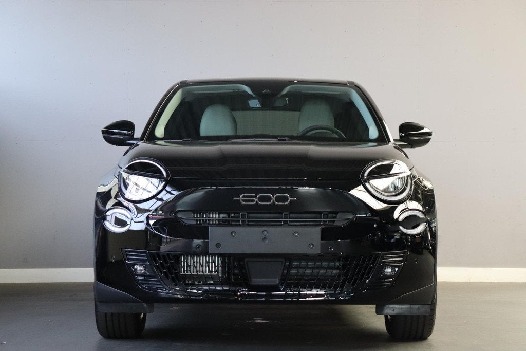 Fiat 600 1.2 Hybrid La Prima 145 PK / Voorraad Voordeel, Auto's, Euro 6, 1199 cc, 620 kg, Zwart