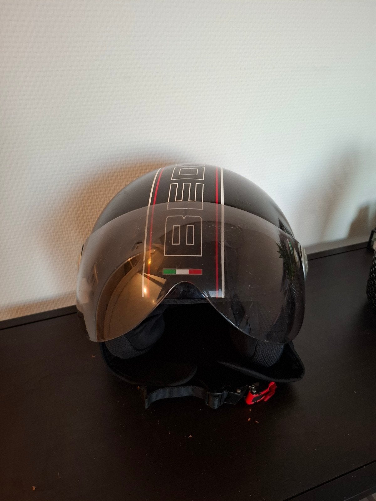 Zwarte Beon Design helm - Maat M, Fietsen en Brommers, Brommerhelmen, Ophalen, Overige merken