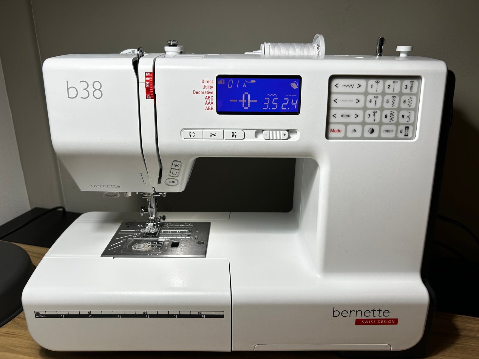 Nieuwe Bernette B38 (slechts 3 maanden oud!) + Factuur, Hobby en Vrije tijd, Naaimachines en Toebehoren, Ophalen, Nieuw, Naaimachine