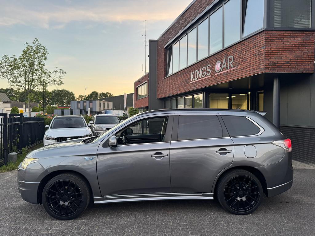 Mitsubishi Outlander 2.0 PHEV Instyle+ XENON DAK LEDER CRUIS, 4 cilinders, Vierwielaandrijving, Hybride Elektrisch/Benzine, SUV of Terreinwagen
