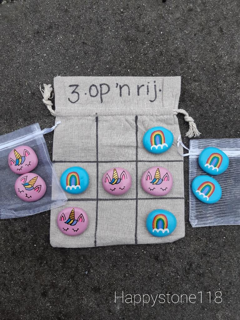 3 op een rij stenen spel. Tic tac toe unicorn., Hobby en Vrije tijd, Gezelschapsspellen | Bordspellen, Een of twee spelers, Nieuw