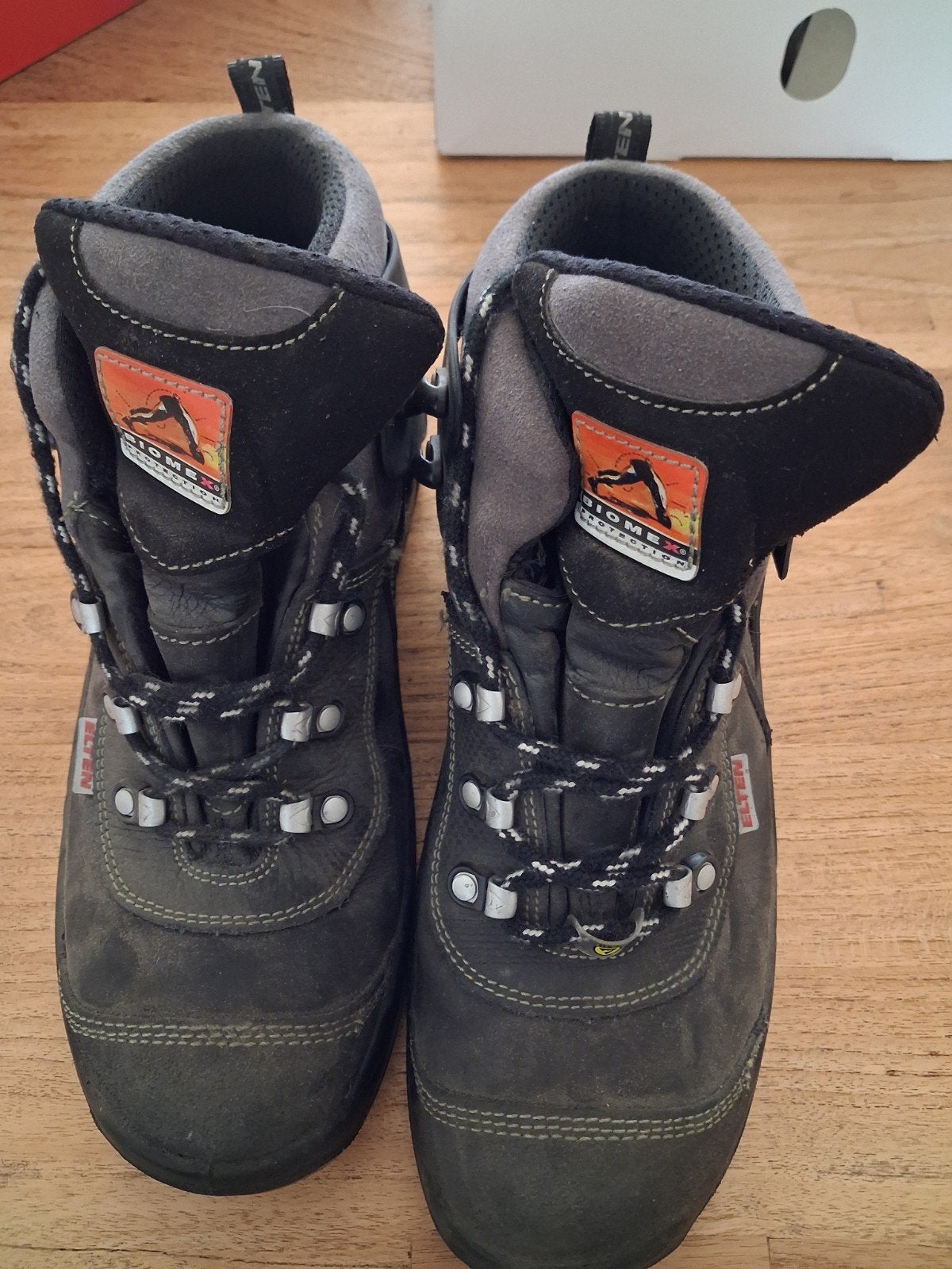 Werkschoenen maat 41 met stalenneuzen, Ophalen, Zo goed als nieuw