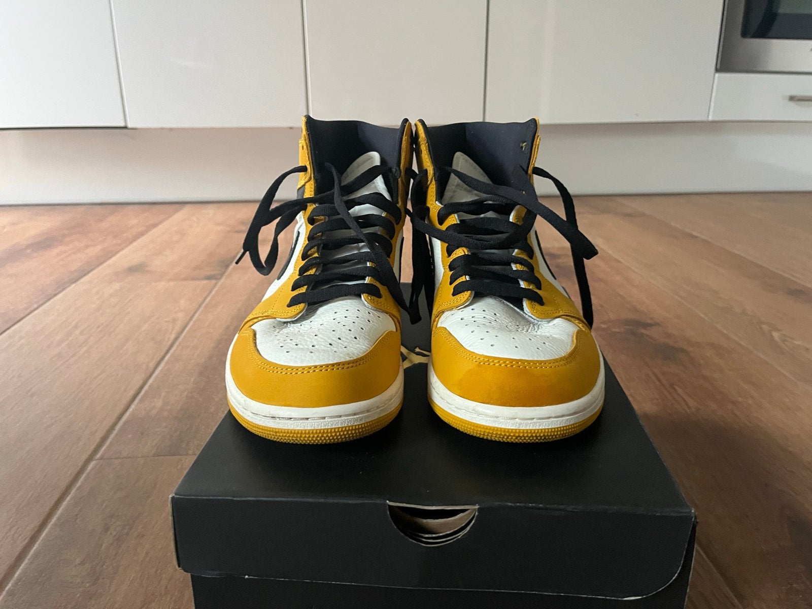 Nike Air Jordan 1 Low - Geel/Wit/Zwart, Overige kleuren, Ophalen of Verzenden, Sneakers of Gympen, Zo goed als nieuw