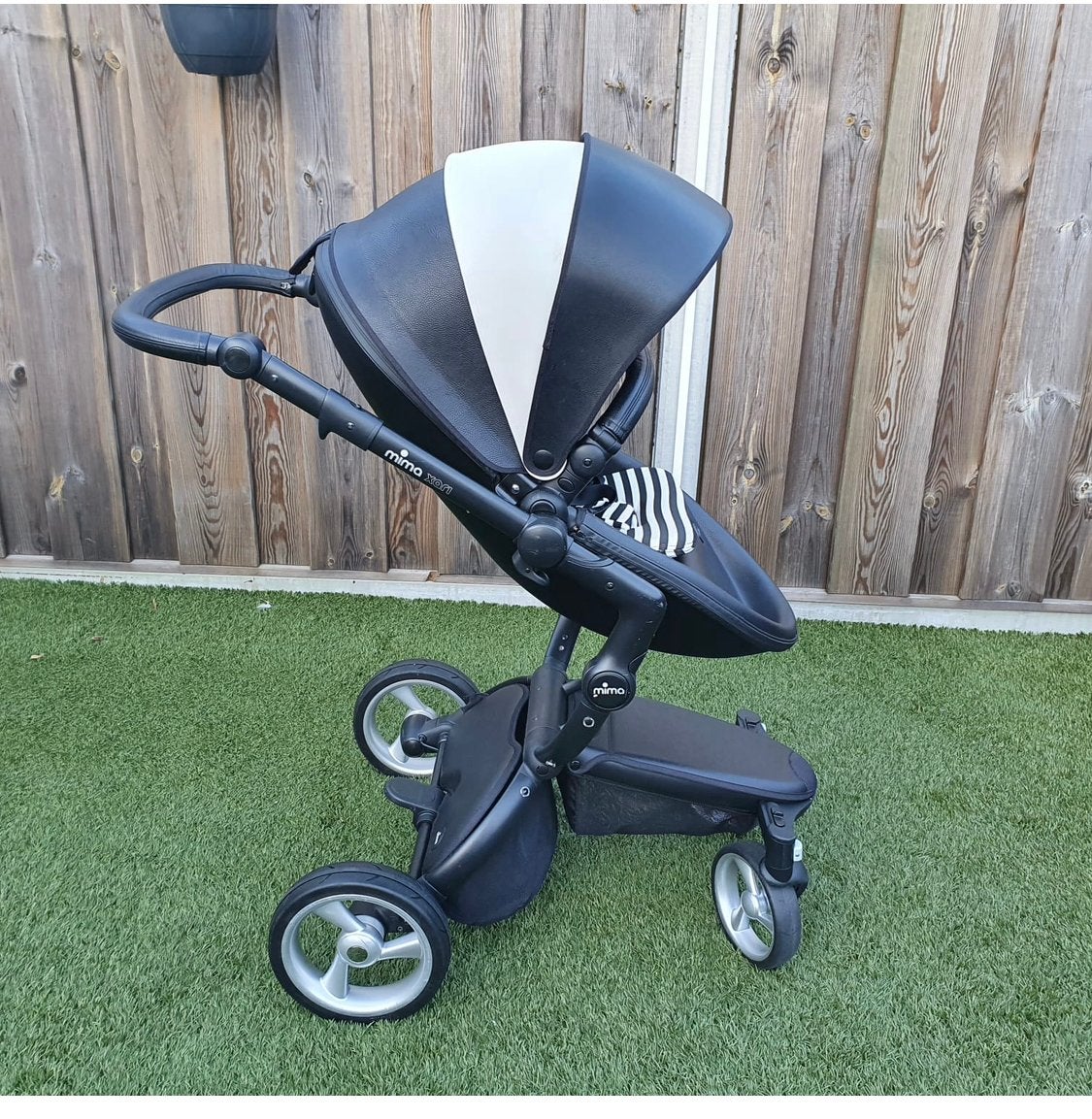 Mima Xari kinderwagen - Zwart met wit/zwart gestreepte bekle, Ophalen of Verzenden, Zo goed als nieuw, Kinderwagen, Overige merken