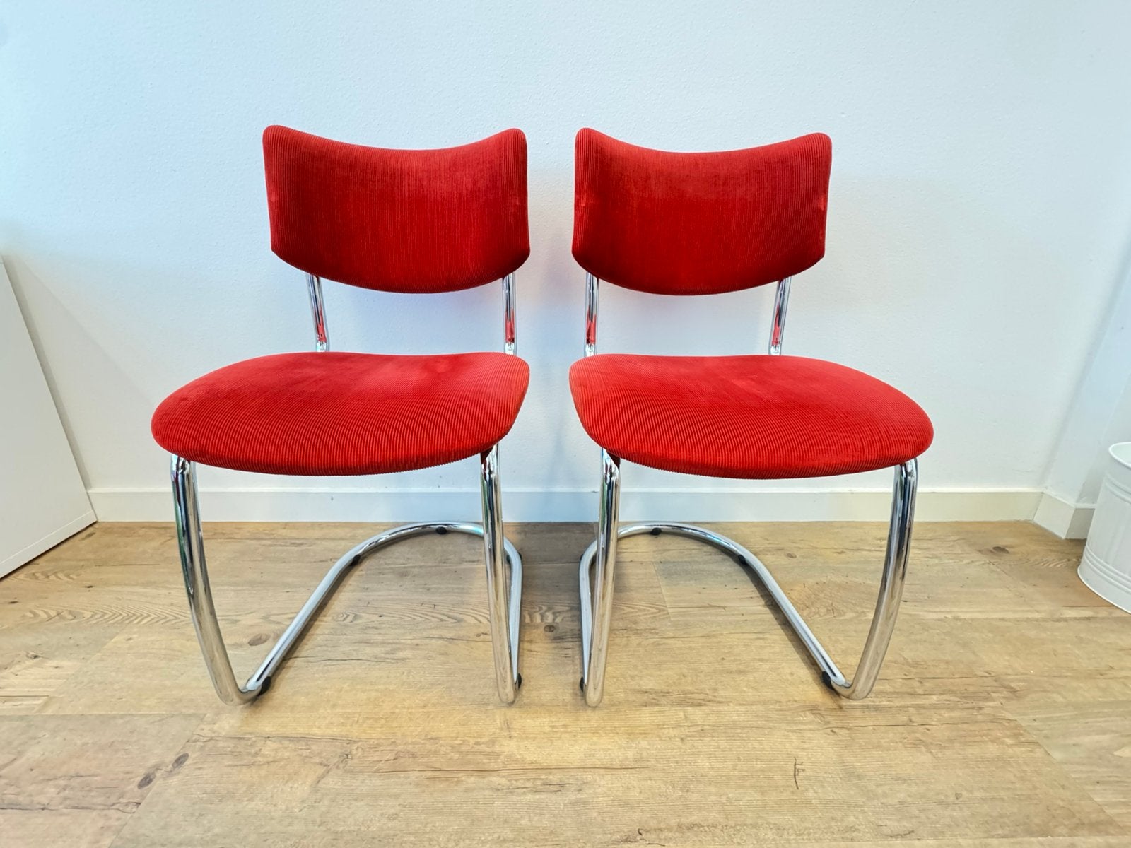 Gisoen buisframe stoelen GT1001 manchester rood ribfluweel, Ophalen, Gebruikt, Twee, Rood