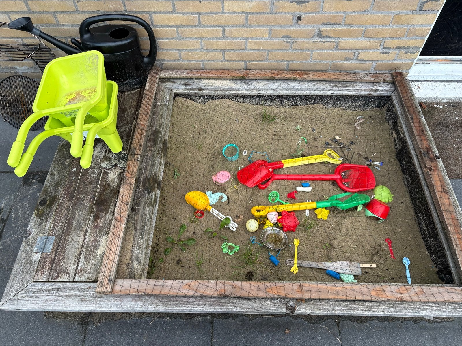 Zandbak (zonder speelgoed) of gebruik als brandhout, Ophalen, Gebruikt