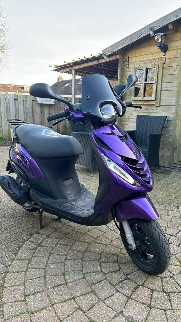 4t 50cc, Fietsen en Brommers, Scooters | Piaggio, Zo goed als nieuw, Zip, Benzine, Ophalen