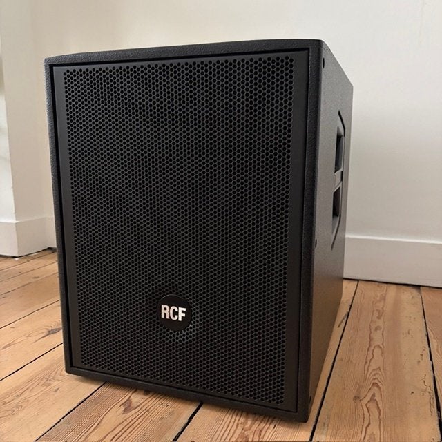 RCF ART 902-AS actieve subwoofer, Subwoofer, Zo goed als nieuw, Ophalen, 150 watt of meer