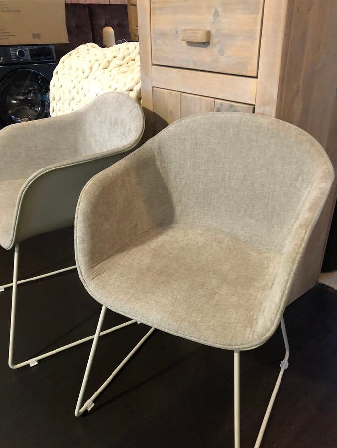 Beige eettafel stoelen 2 stuks, Ophalen of Verzenden, Zo goed als nieuw, Overige kleuren