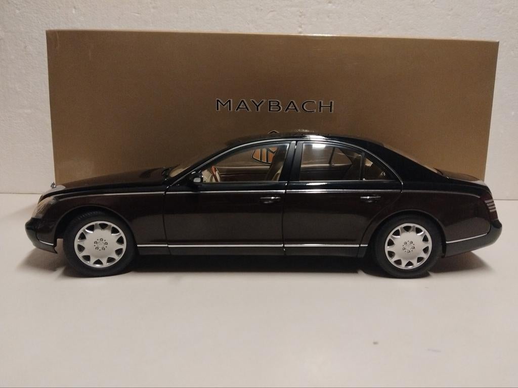Maybach 57 Limousin Daimler Dealerbox Autoart metal 1:18 KRD, Ophalen of Verzenden, Zo goed als nieuw, Auto, Autoart