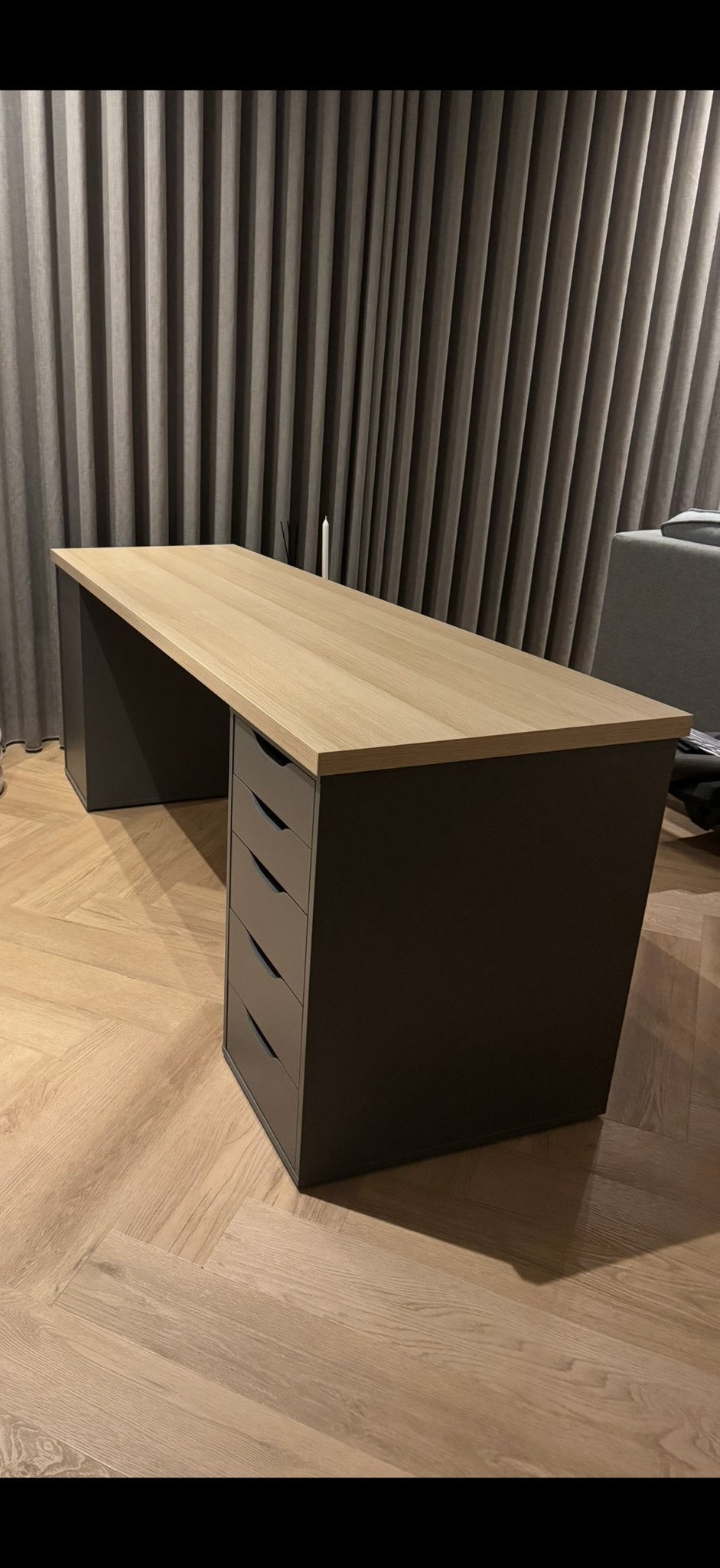 Mooi bureau / nageltafel met kabeldoorvoer 200x60, Huis en Inrichting, Bureaus, Ophalen, Kabelgoot, Zo goed als nieuw, Overige typen