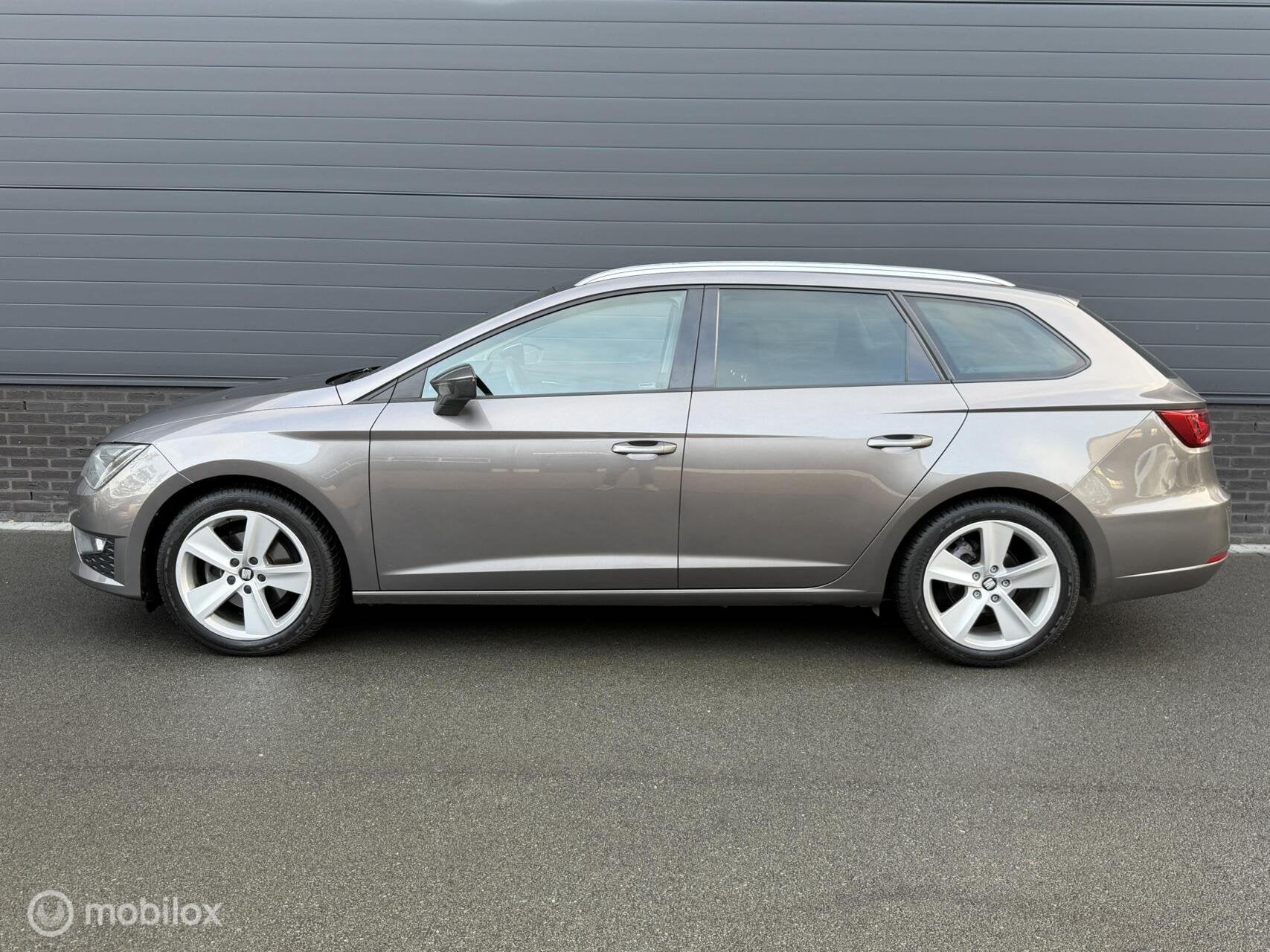 Seat Leon ST 1.4 EcoTSI FR Business Intense CARPLAY*HAAK*LED, Gebruikt, 4 cilinders, Leon, Onderhoudsboekje