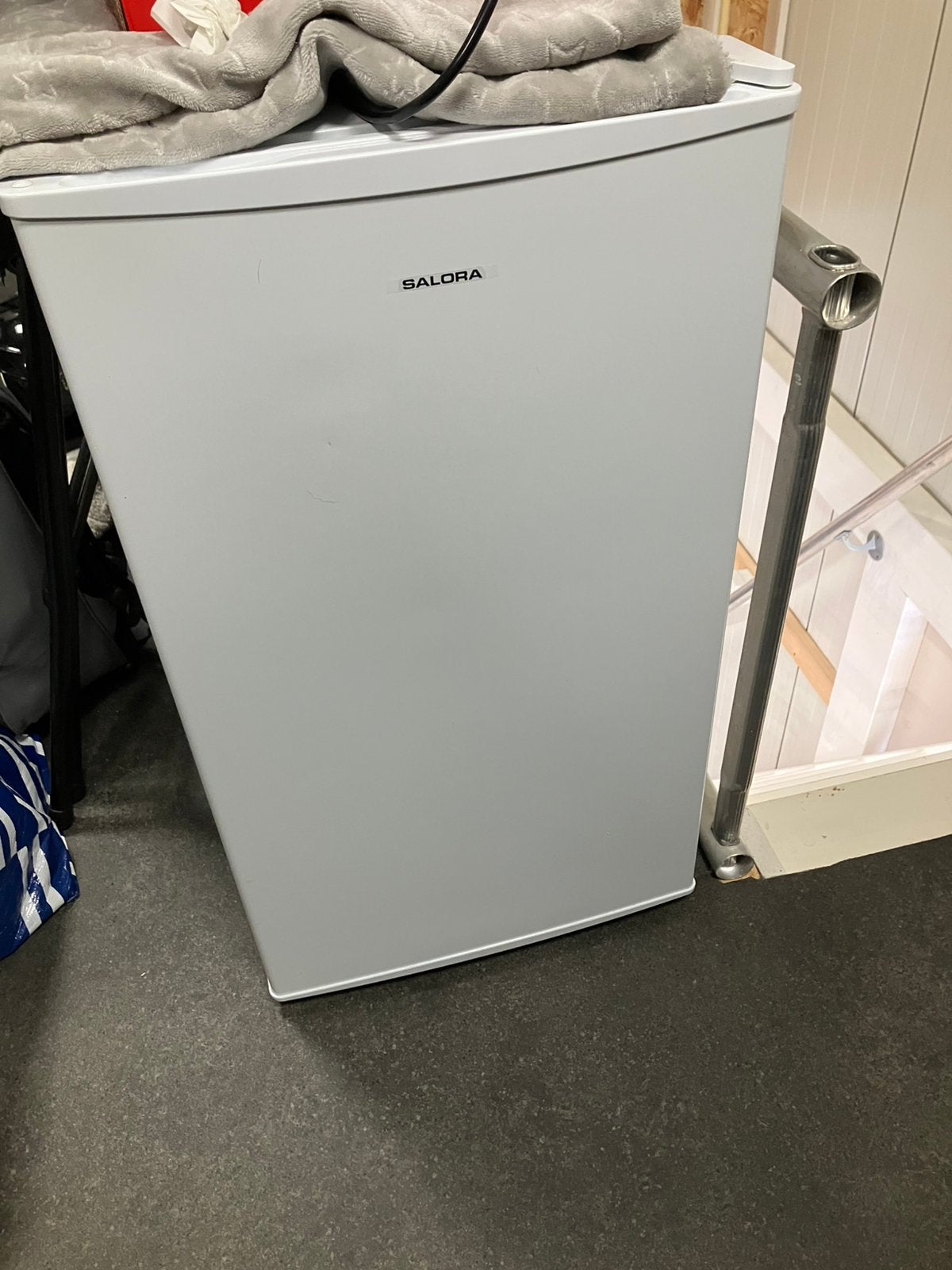 Salora koelkast ong 130hoog iets groter dan tafel model, Ophalen, Zo goed als nieuw, Minder dan 60 cm