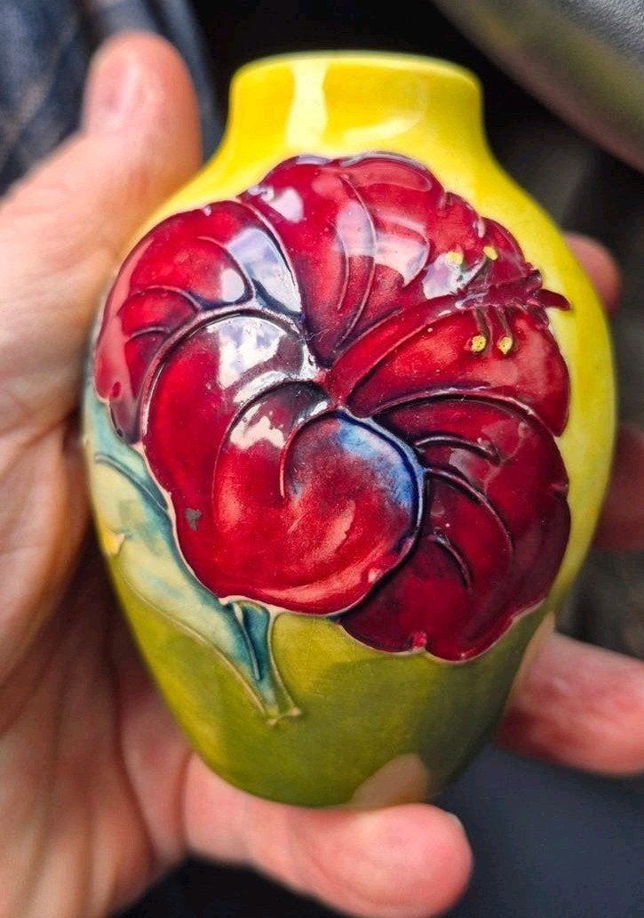 Moorcroft Hibiscus Vaas - Mint Conditie met Labels, Ophalen of Verzenden