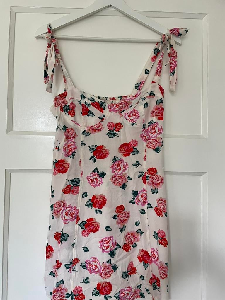 Pakket dames kleding met  3 jurken en 1 rok , bloemetjes S, Ophalen of Verzenden, Zo goed als nieuw, Maat 36 (S)