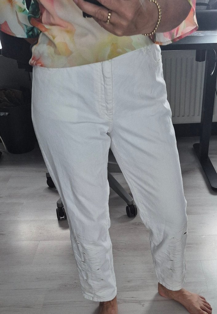 Super leuke witte broek van Marccain, maat N5 = 42, Kleding | Dames, Wit, Maat 42/44 (L), Ophalen of Verzenden, Zo goed als nieuw