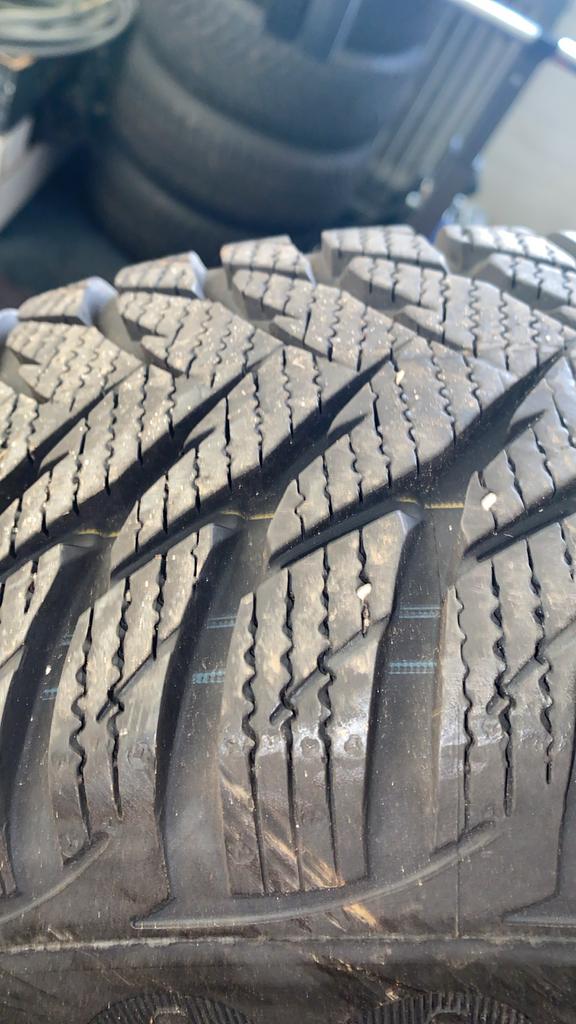 GoodYear UltraGrip 195/65R15 M+S Winterbandenset Nieuwstaat, Ophalen