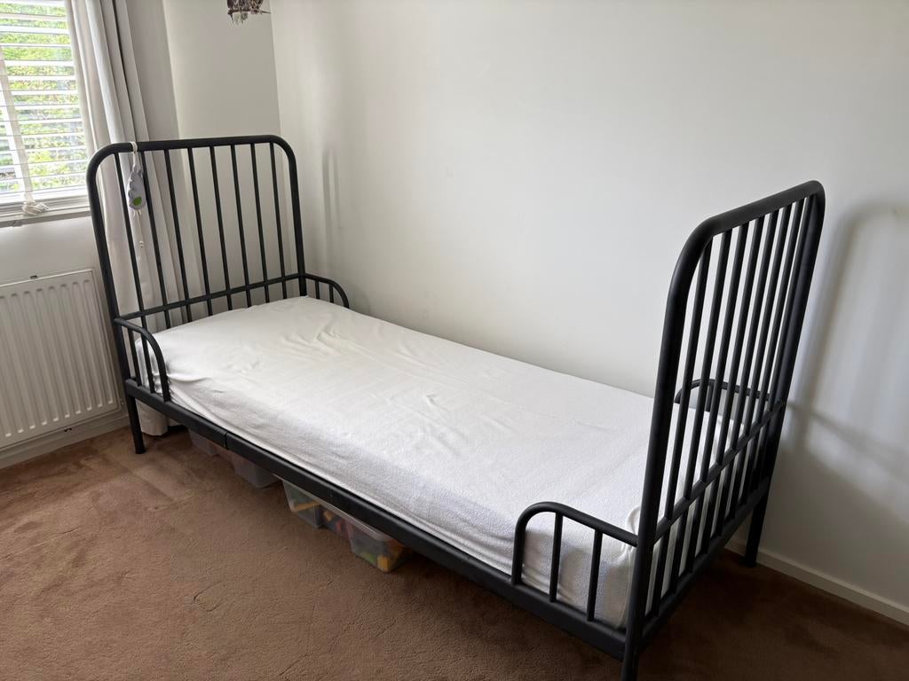 Ikea uitschuifbaar bed zwart, Gebruikt, 70 tot 85 cm, Ophalen of Verzenden, Matras