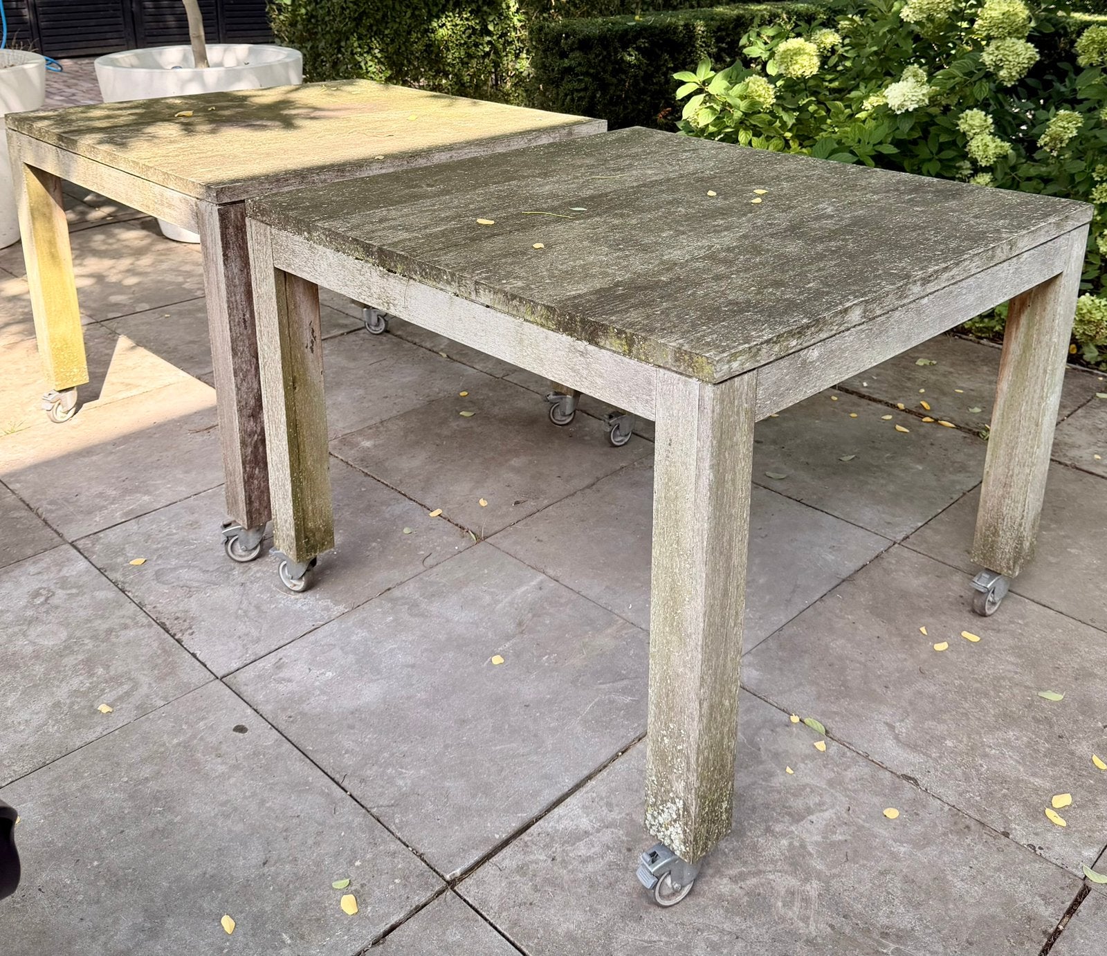2 teak tuintafels op wielen – samen 200x100 – €50, Ophalen, Gebruikt, Vierkant, Teakhout