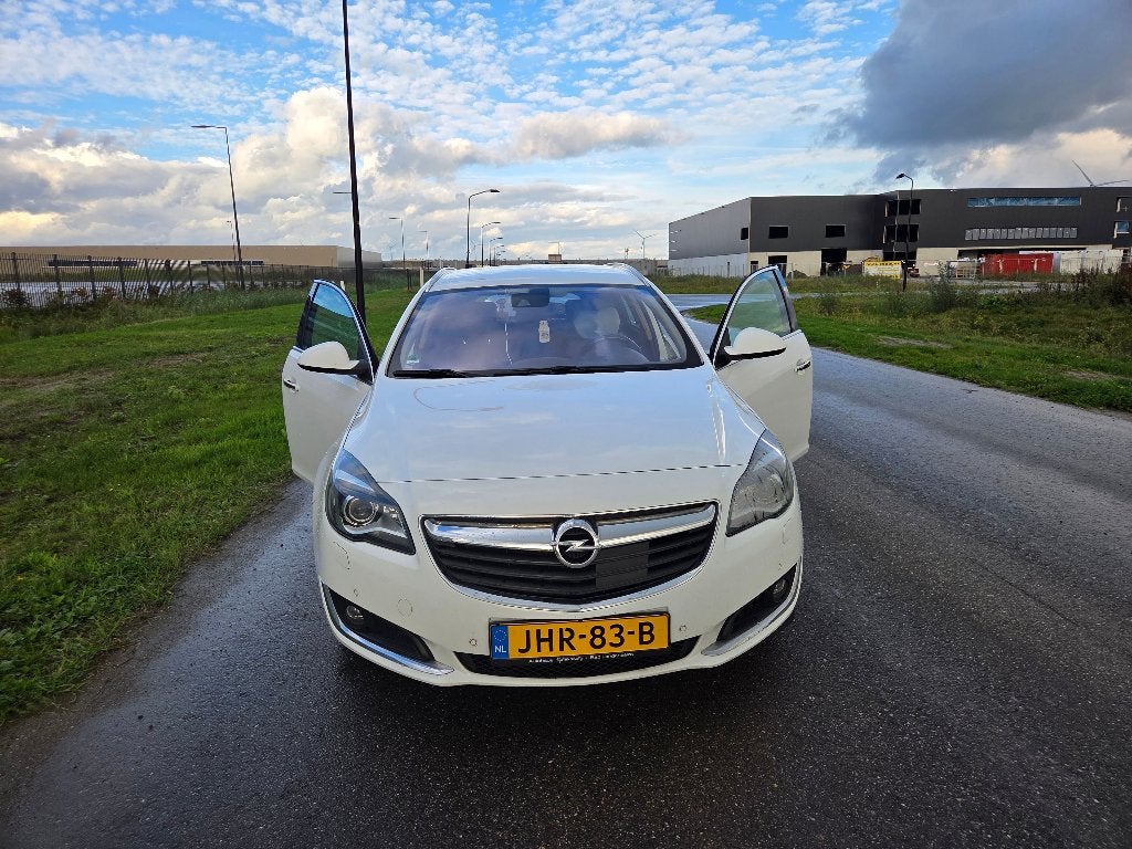 Opel Insignia 1.6 Cdti 100KW Sports Tourer 2016 Wit, Auto's, Voorwielaandrijving, 136 pk, Navigatiesysteem, Zwart