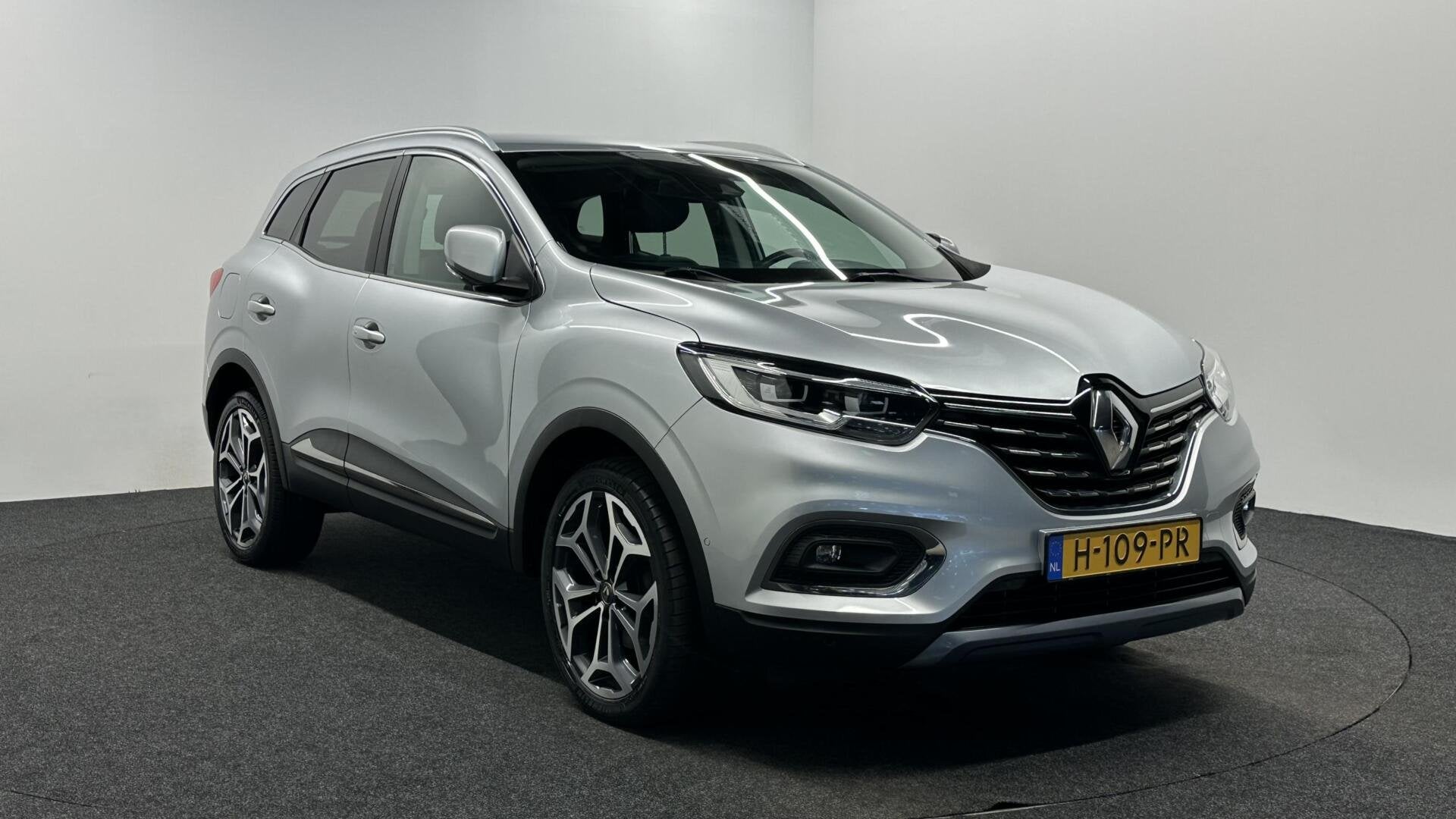 Renault Kadjar 1.3 TCe Intens CARPLAY NAVI ECC CRUISE DAB., Kadjar, Gebruikt, 4 cilinders, Leder en Stof