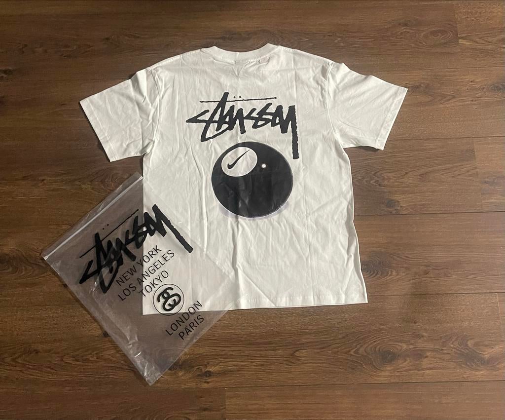 Stussy x Nike 8 Ball T-shirt Maat S Nieuw, Kleding | Heren, T-shirts, Ophalen of Verzenden, Nieuw, Maat 46 (S) of kleiner, Wit