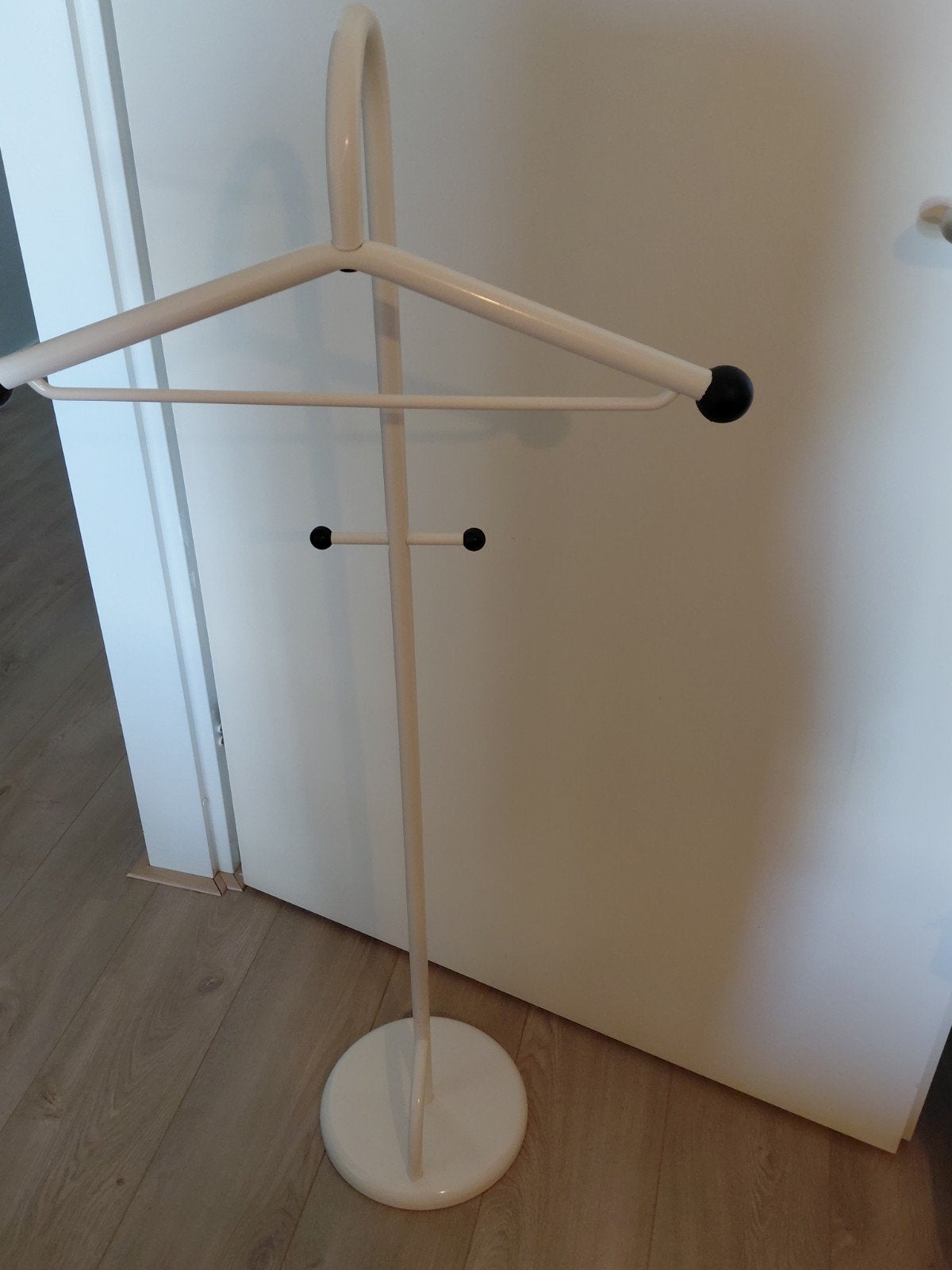 Crèmekleurige staande kapstok met kledinghanger, Ophalen, Gebruikt, Metaal, Staande kapstok