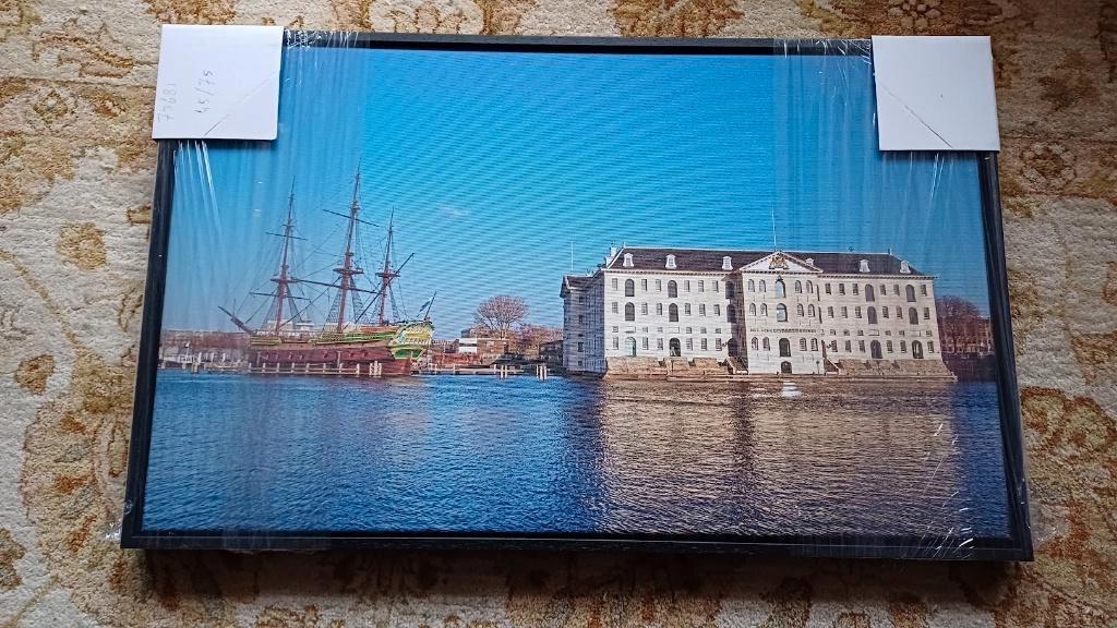 Amsterdam: Scheepvaartmuseum + V.O.C.-schip Binnen IJ, Nieuw, Ophalen of Verzenden, 75 tot 100 cm, Foto of Poster