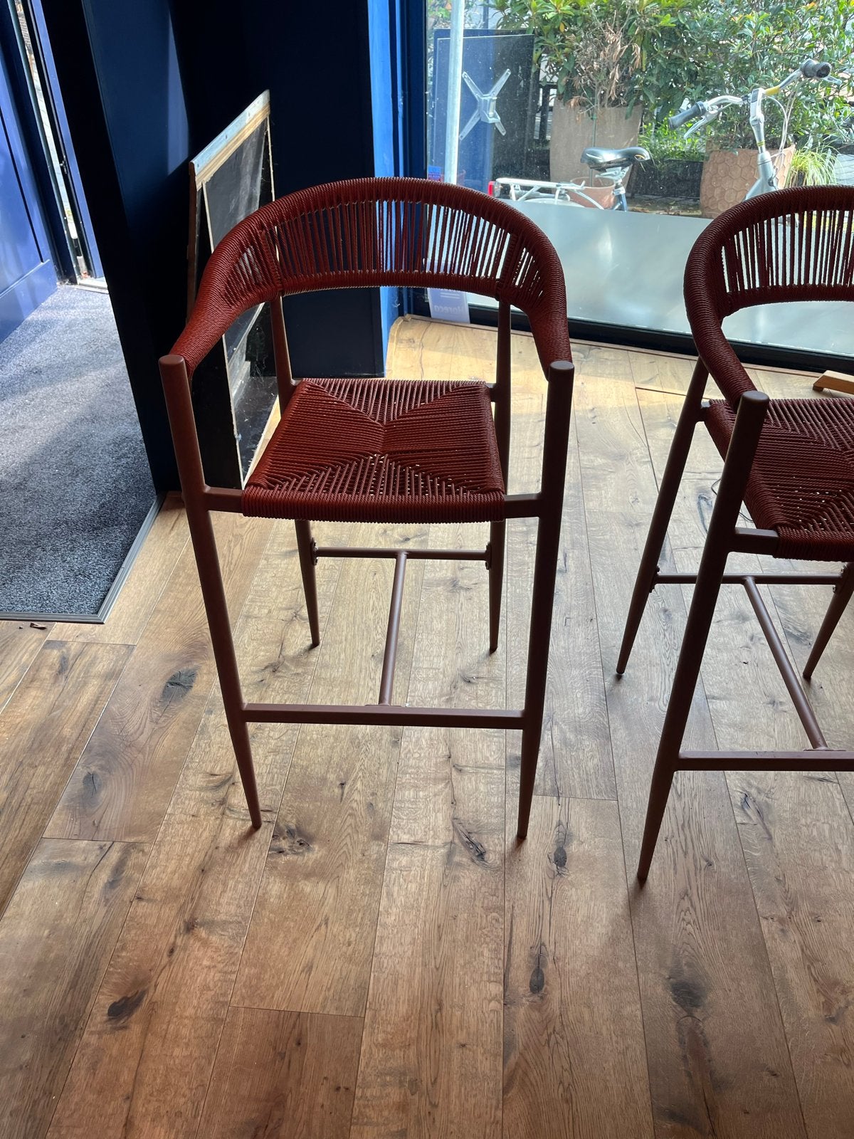 Nieuwe hoge barkrukken voor buiten - 10 stuks beschikbaar, Ophalen, Kunststof, 5 krukken of meer, Met voetsteun