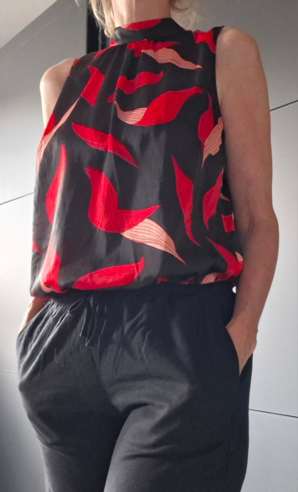 Comma haltertop maat M | Zwart/rood | In nieuwstaat, Maat 38/40 (M), Verzenden, Comma, Zo goed als nieuw