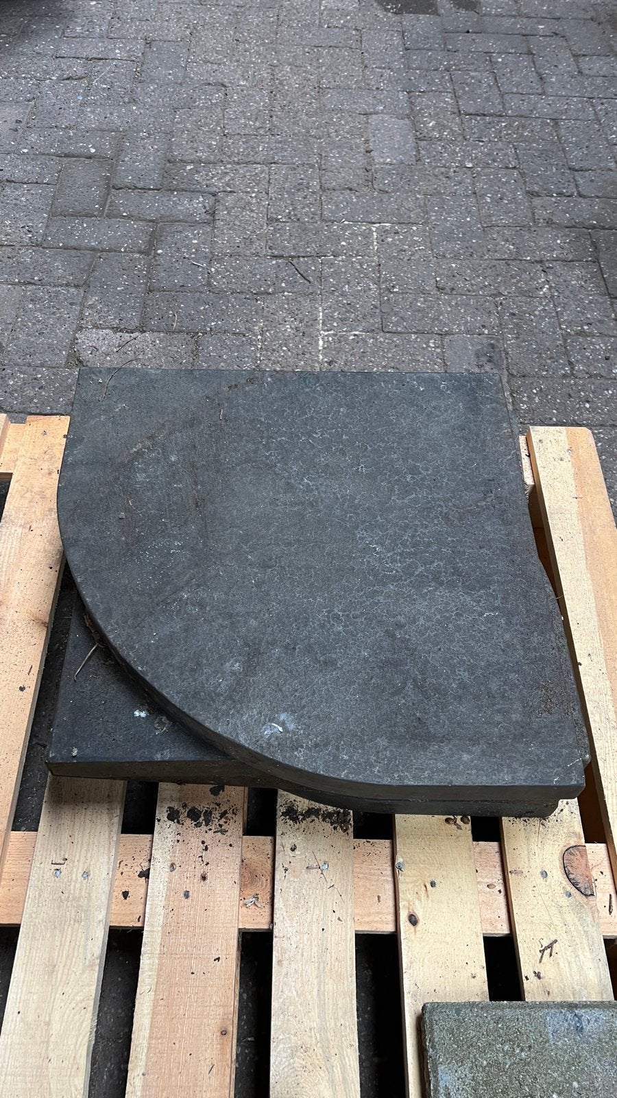 Donkergrijze parasolvoet tegels, 4 stuks, Ophalen, Gebruikt, Minder dan 5 m², Beton