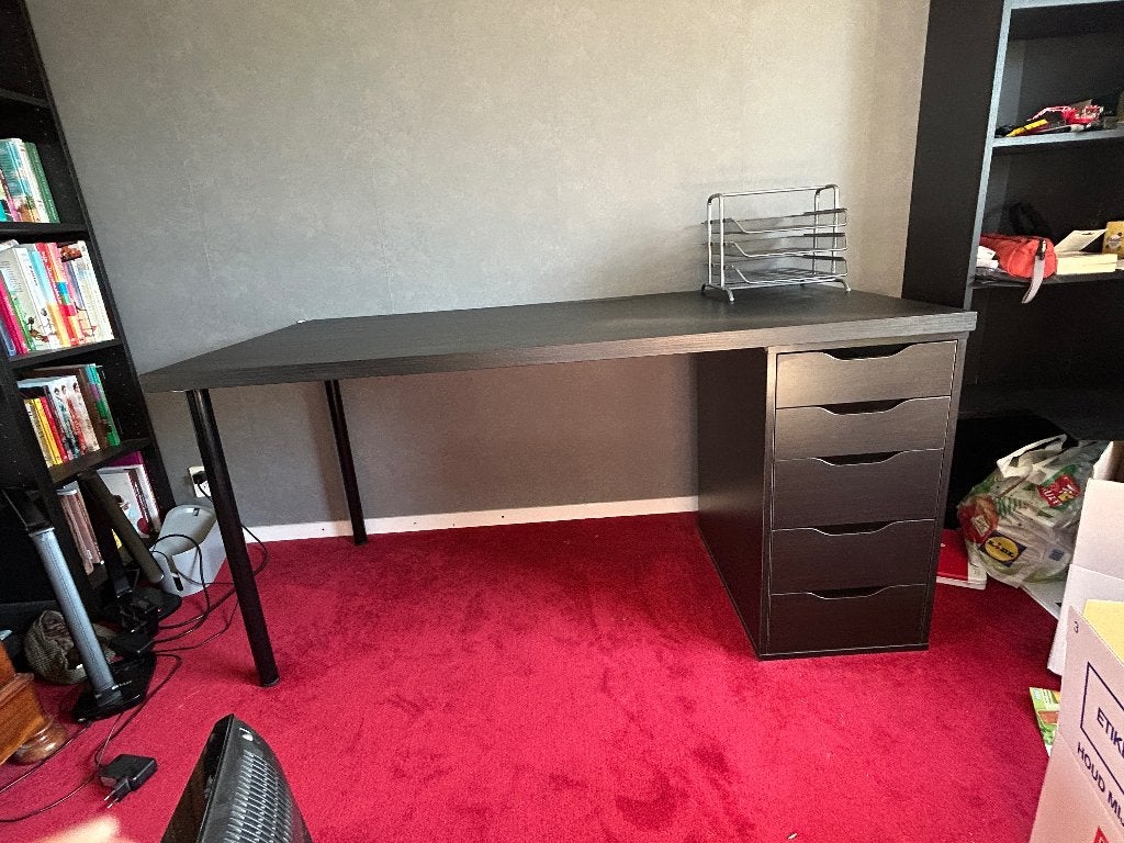 Zwart tiener bureau ikea, Huis en Inrichting, Bureaus, Ophalen, 150 cm, Spaanplaat of MDF, Schoolbureau