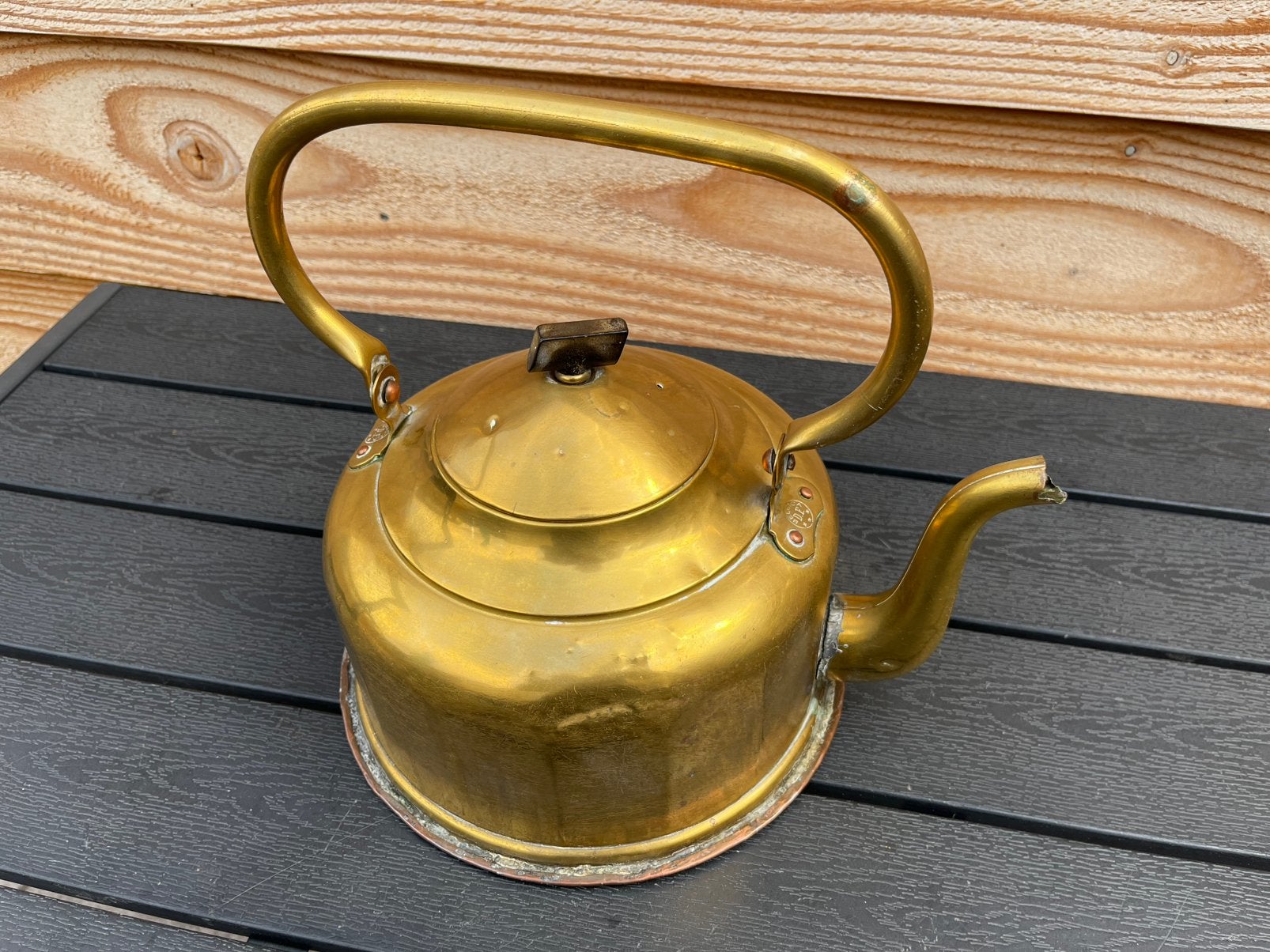 Antiek vintage geel koperen Belgica D.F theepot, Ophalen of Verzenden, Koper