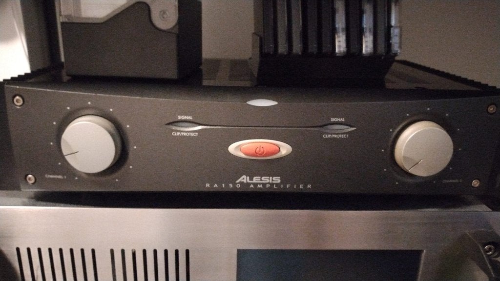 Alesis RA150 Studio Eindversterker - Goede Staat, Overige merken, Gebruikt, Ophalen of Verzenden, 60 tot 120 watt