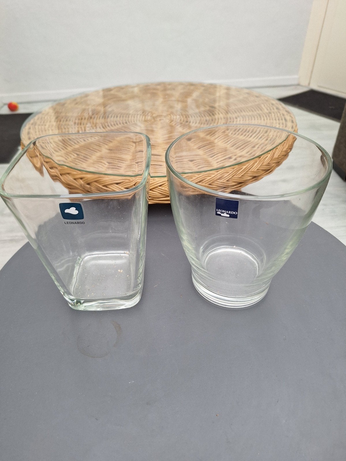 2 mooie Leonardo glazen vazen – €30, Ophalen of Verzenden, Zo goed als nieuw, Modern, Wit