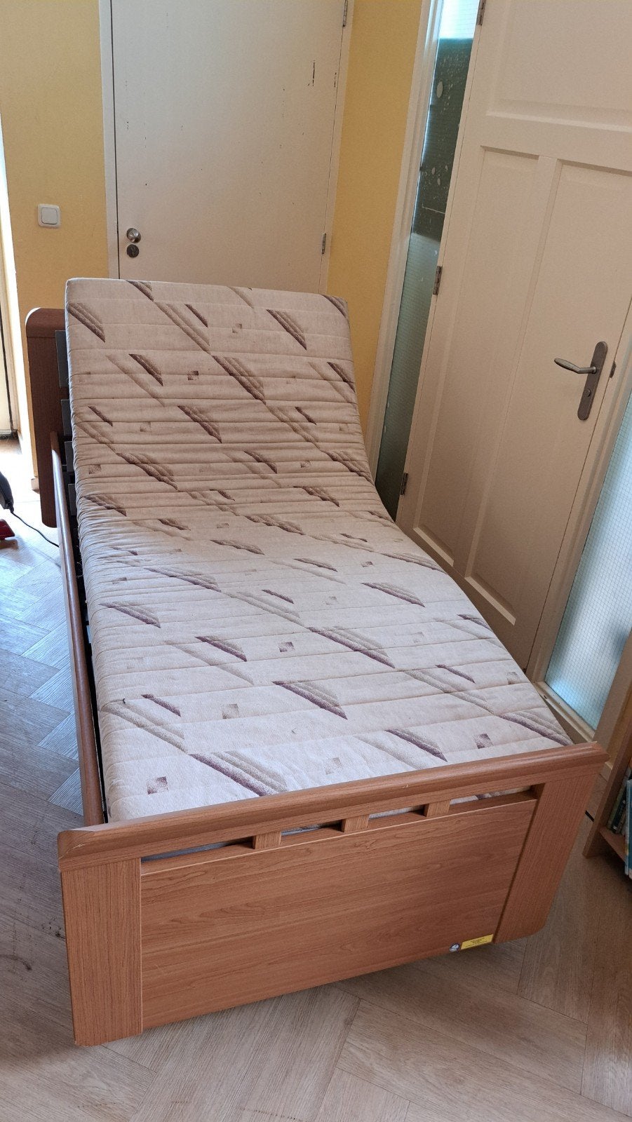 Swissflex bed met elektrische lattenbodem 90x200, Huis en Inrichting, Slaapkamer | Bedden, Ophalen, Gebruikt, 90 cm, Eenpersoons