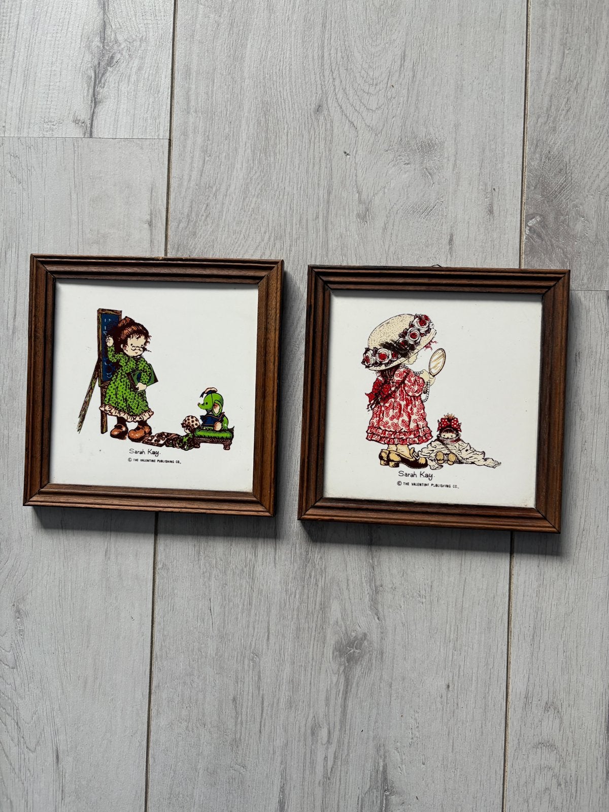 Vintage Sarah Kay/ Holly Hobbie tegeltjes in lijstje., Ophalen of Verzenden