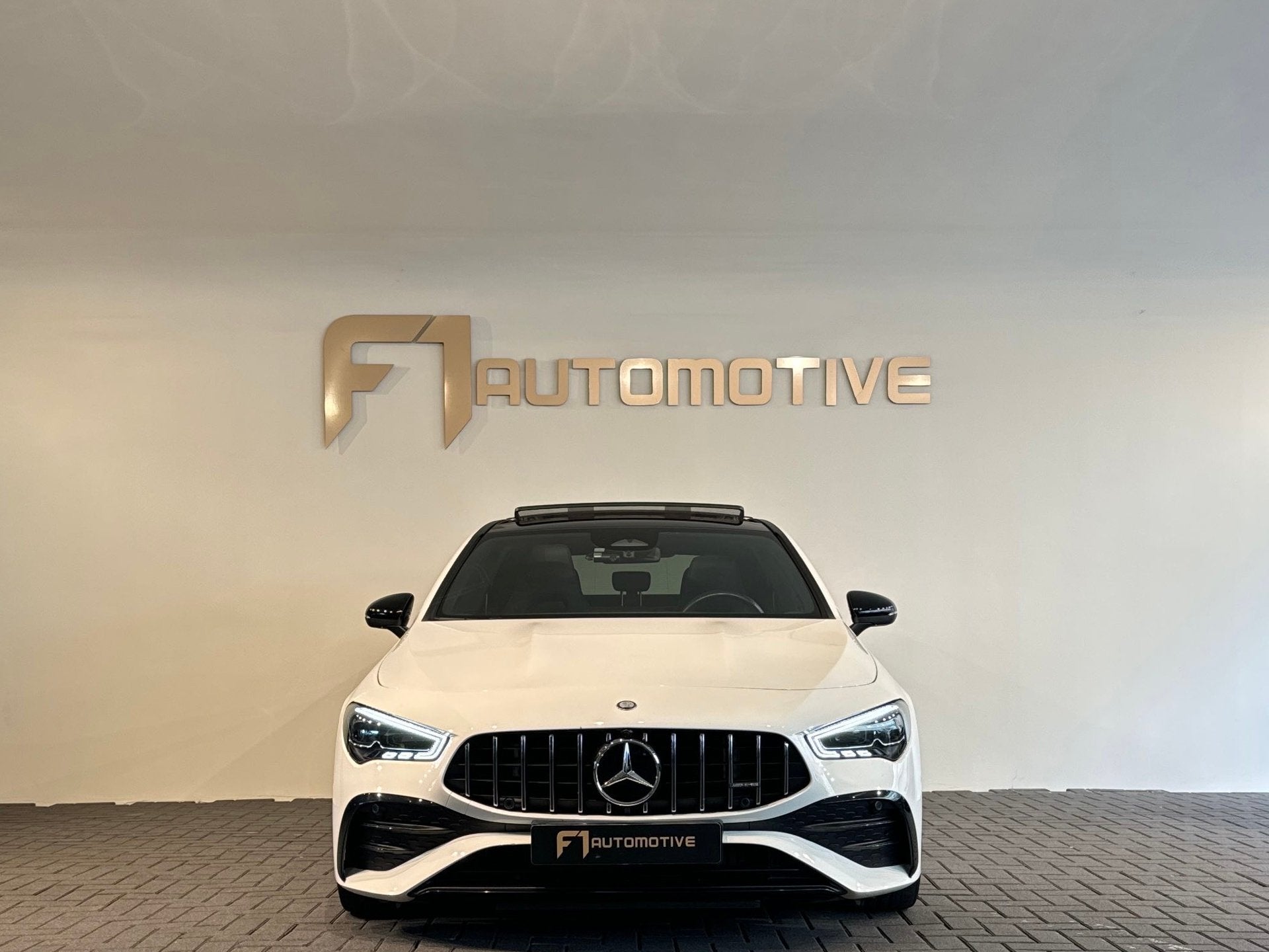 Mercedes-Benz CLA-klasse AMG 35 4MATIC Pano|Keyless|Dodehoek, Auto's, Euro 6, 4 cilinders, Wit, Bedrijf