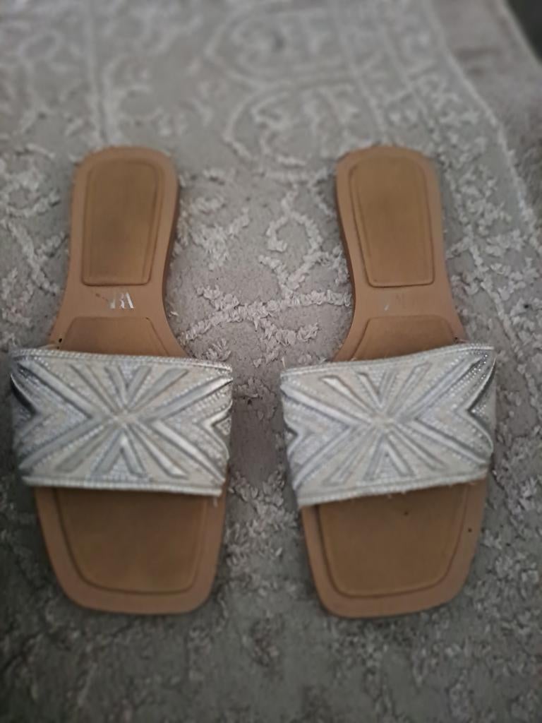 Zara slippers maat 41, Kleding | Dames, Schoenen, Slippers, Zara, Ophalen of Verzenden, Gedragen