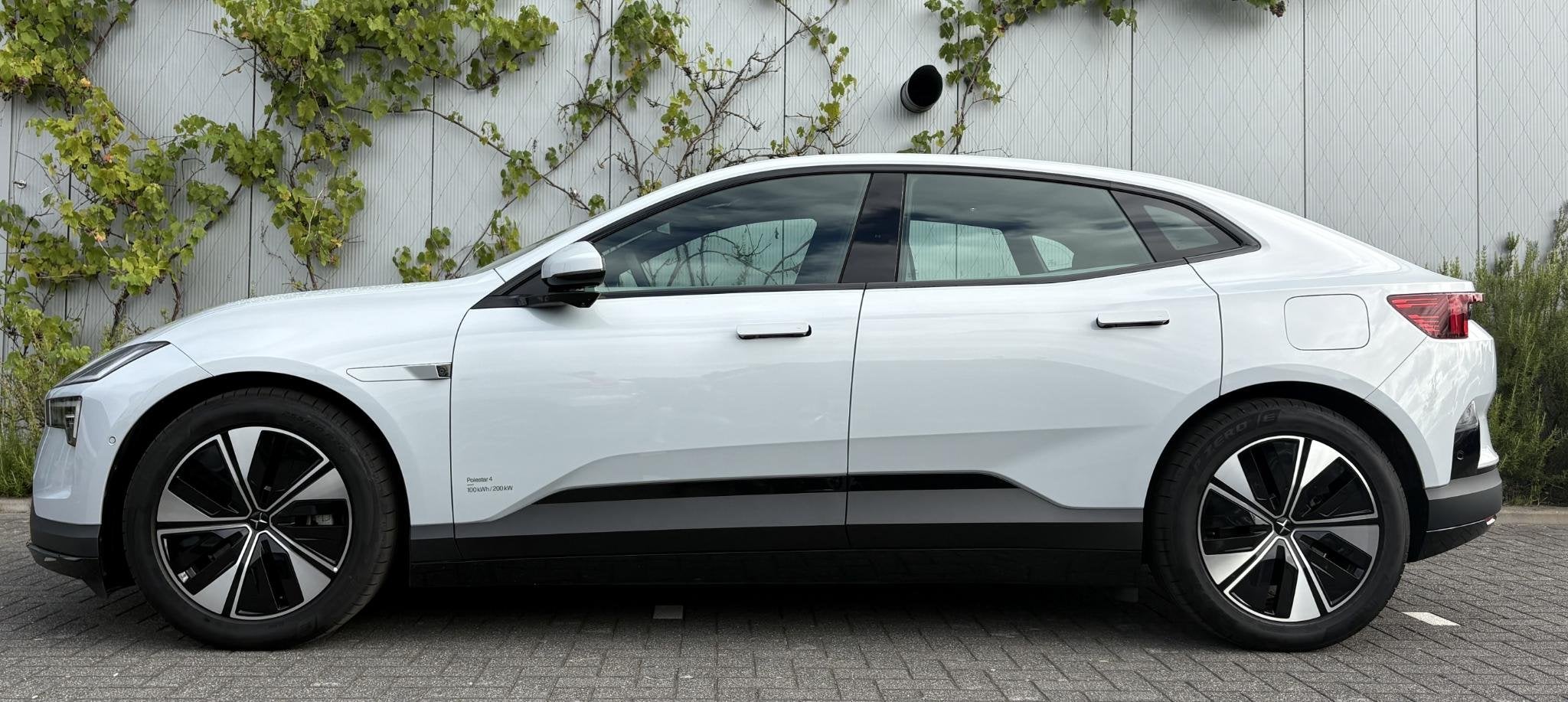 Polestar 4 Long Range Single motor Plus 100 kWh | 22kW Lader, Auto's, Polestar, 12 maanden, 100 kWh, Origineel Nederlands, 2205 kg