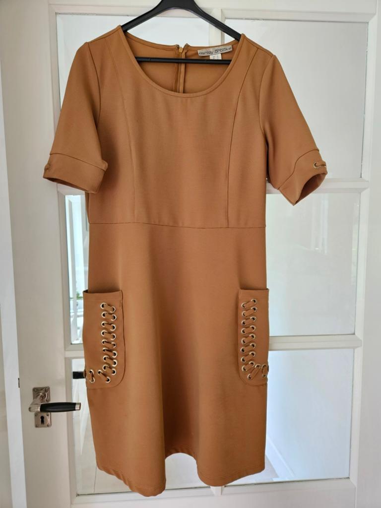 Sportieve bruine jurk met korte mouwen , maat 40, Kleding | Dames, Maat 38/40 (M), Bruin, Ophalen of Verzenden, Zo goed als nieuw