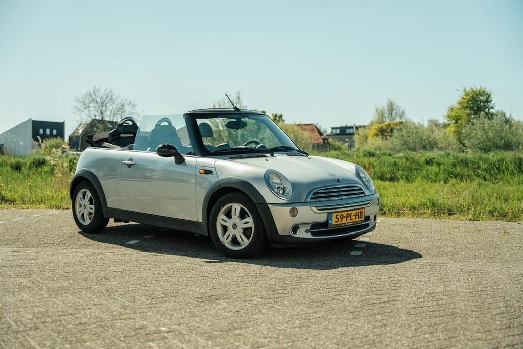 Mini 1.6 16V Cabrio 2004 - Nieuwe APK - NL Auto, Auto's, Zwart, 4 cilinders, Bedrijf, Handgeschakeld