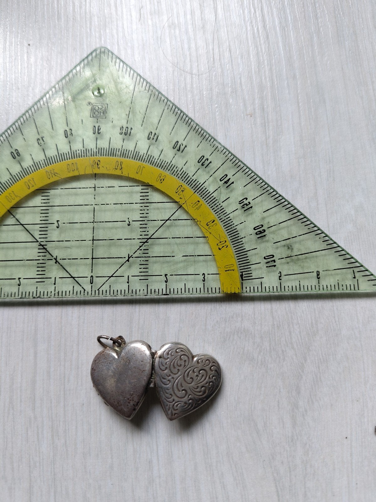 Vintage Zilveren Hart Medaillon Hanger met Sierlijke Gravure, Gebruikt, Ophalen of Verzenden, Hart, Zilver