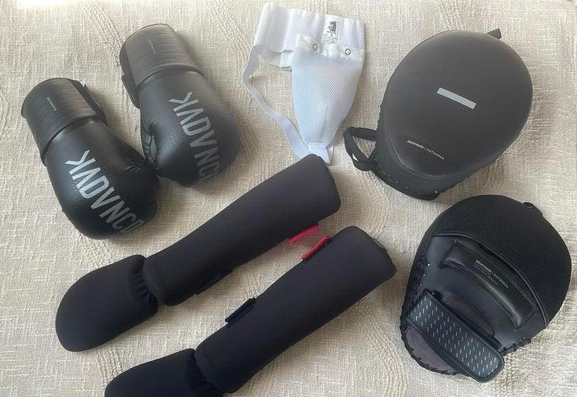 Kickboks set, Ophalen of Verzenden, Zo goed als nieuw, Bokshandschoenen