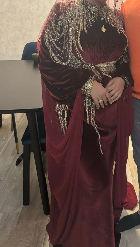 Prachtige Galajurk Bordeauxrood met Gouden Details, Galajurk, Zo goed als nieuw, Rood, Ophalen