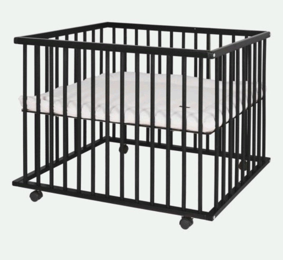 Babybox Europe Baby Arike II Zwart met matras, Kinderen en Baby's, Boxen, Ophalen, Zo goed als nieuw, Vierkant, Wieltjes