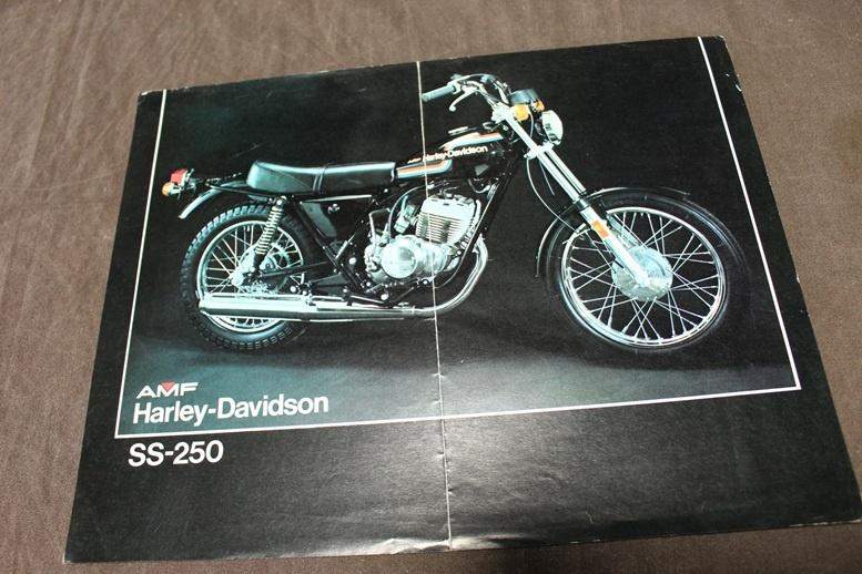 Harley Davidson SS 250 motorfiets verkoop folder, Motoren, Ophalen of Verzenden, Harley-Davidson of Buell