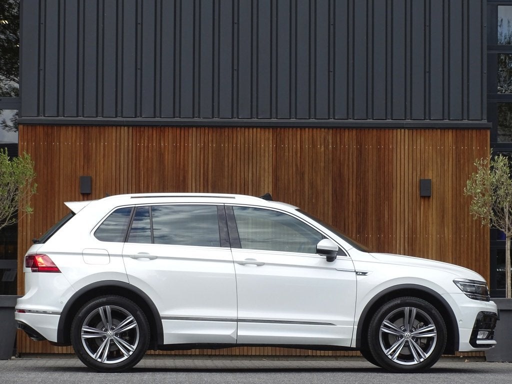 Volkswagen Tiguan 2.0 TSI 4-Motion 180PK / R-Line / ACC / Ke, Auto's, Volkswagen, Automaat, Gebruikt, 4 cilinders, Wit