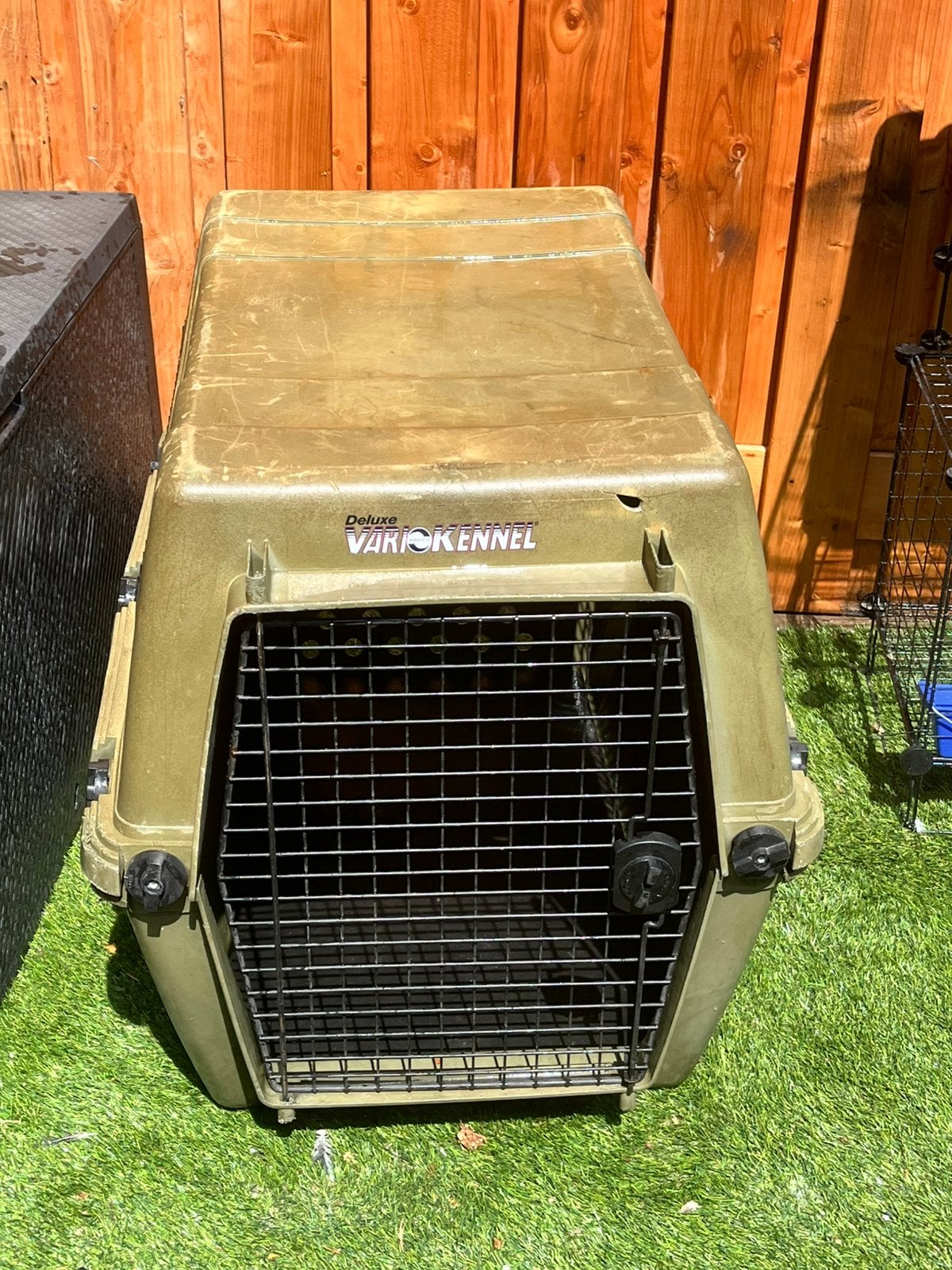 Vari kennel bench, Ophalen of Verzenden, Zo goed als nieuw