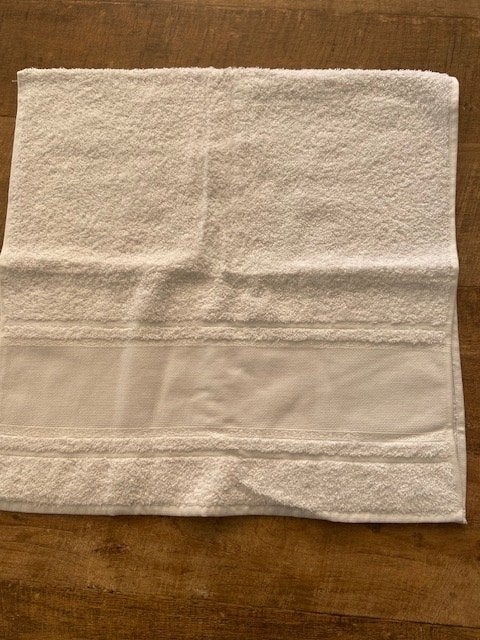 Witte Handdoek met Aida Borduurrand , 8,5 cm breed, Ophalen of Verzenden, Nieuw, Handborduren, Onderdeel of Toebehoren